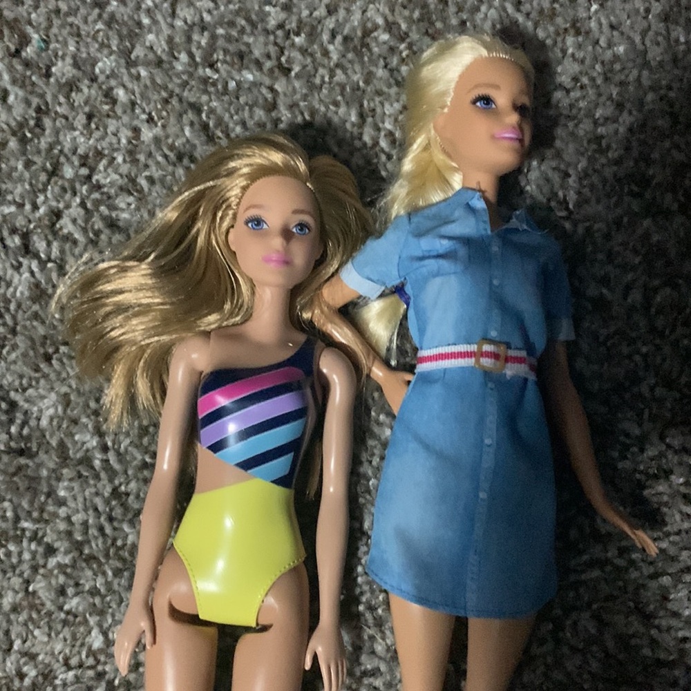 Barbies bundle - Picture 2 of 4